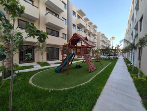 Children’s area - Oceanview 1-bedroom and lock off apartment in Mazatlán w pools,gardens,WiFi etc (Mazatlán)