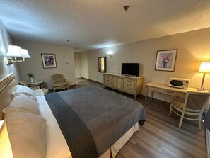 10 slaapkamers, een strijkplank/strijkijzer, wifi, beddengoed