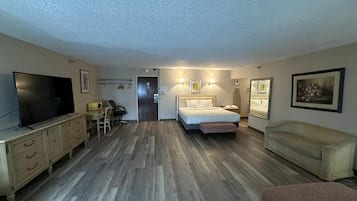 10 bedrooms, iron/ironing board, WiFi, bed sheets
