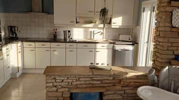 Micro-ondes, four, plaque de cuisson, lave-vaisselle