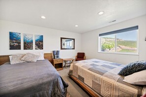 6 bedrooms, travel crib, WiFi, bed sheets