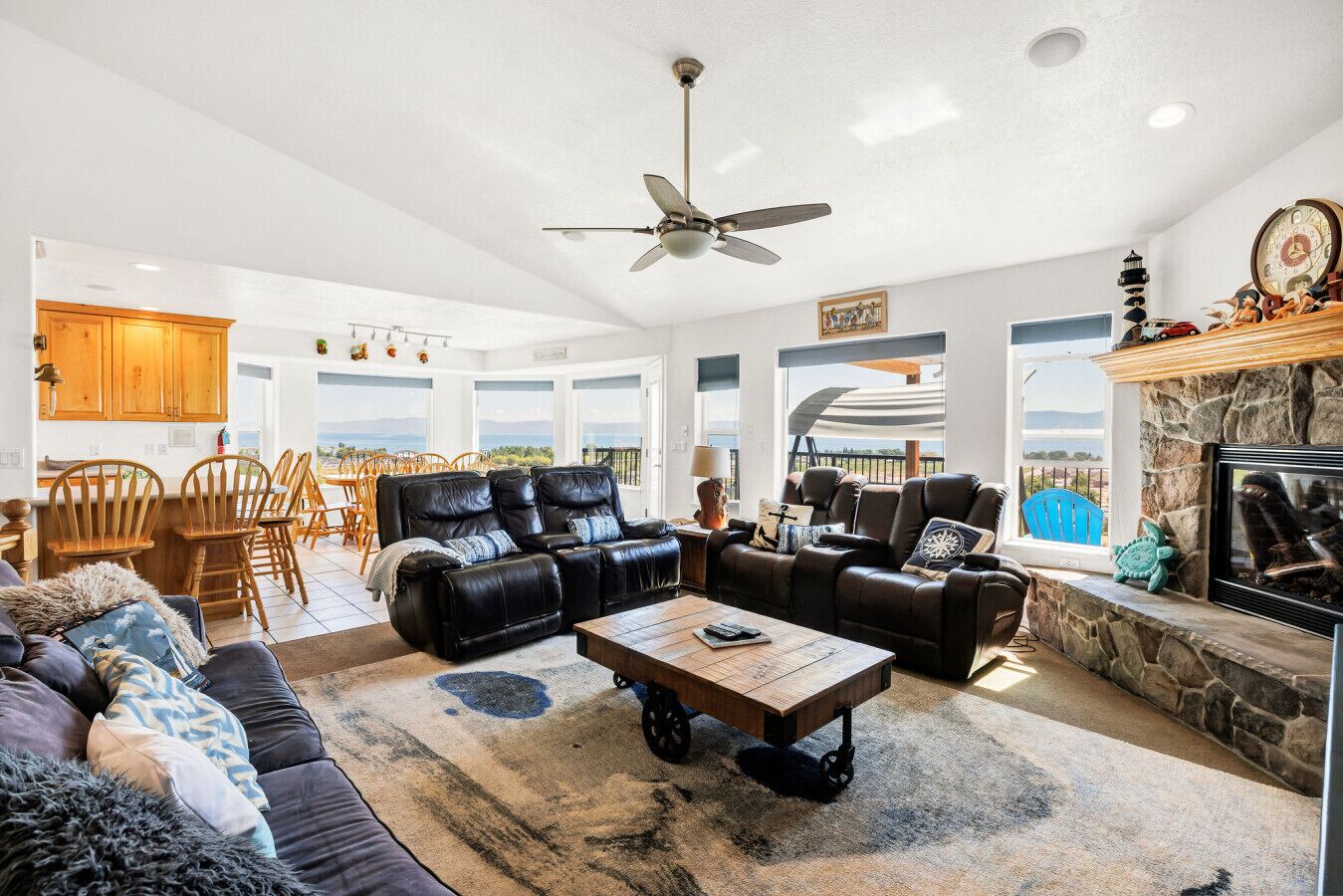 TV, peis, fotballspill og bordtennis