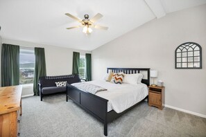 3 bedrooms, travel cot, WiFi