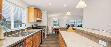 Frigorífic, microones, forn i placa de cuina