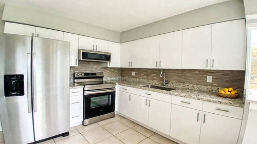 Golf, Fishing & Skydive , close Tiki Bar & Beach , water front dining, Pet’s Ok