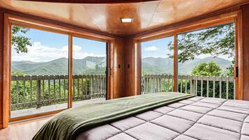 5 chambres, bureau, fer et planche à repasser, lit parapluie