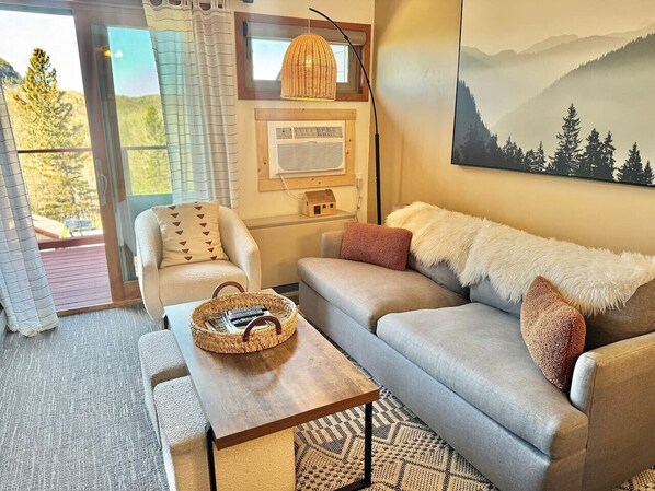 Smart TV, fireplace, ping pong