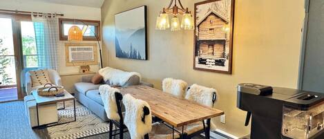 Smart TV, fireplace, ping pong