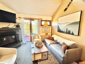 Smart TV, fireplace, ping pong