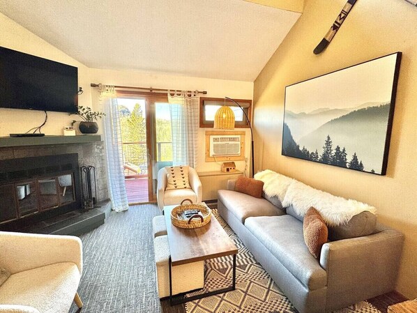 Smart TV, fireplace, ping pong