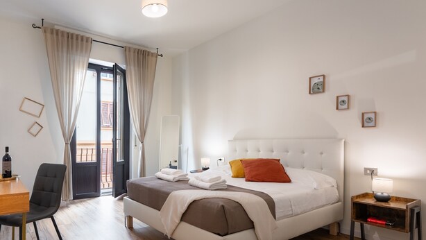 Unclassified image, 1 of 12, button - MusArt Yellow Room (Firenze)