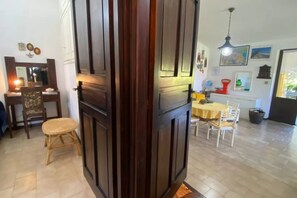 Apartment, 2 Bedrooms, Patio, Garden View | Interior