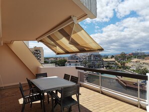 تناول الطعام بالخارج