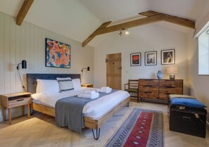 3 quartos, ferros/tábuas de passar roupa, Wi-Fi de cortesia