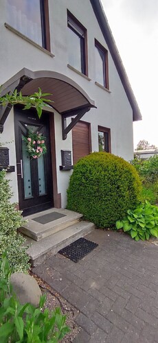 Cozy vacation apartment with large roof terrace in an upscale residential area.
