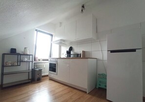 Refrigerador, horno, placa de cocina, cafetera/tetera