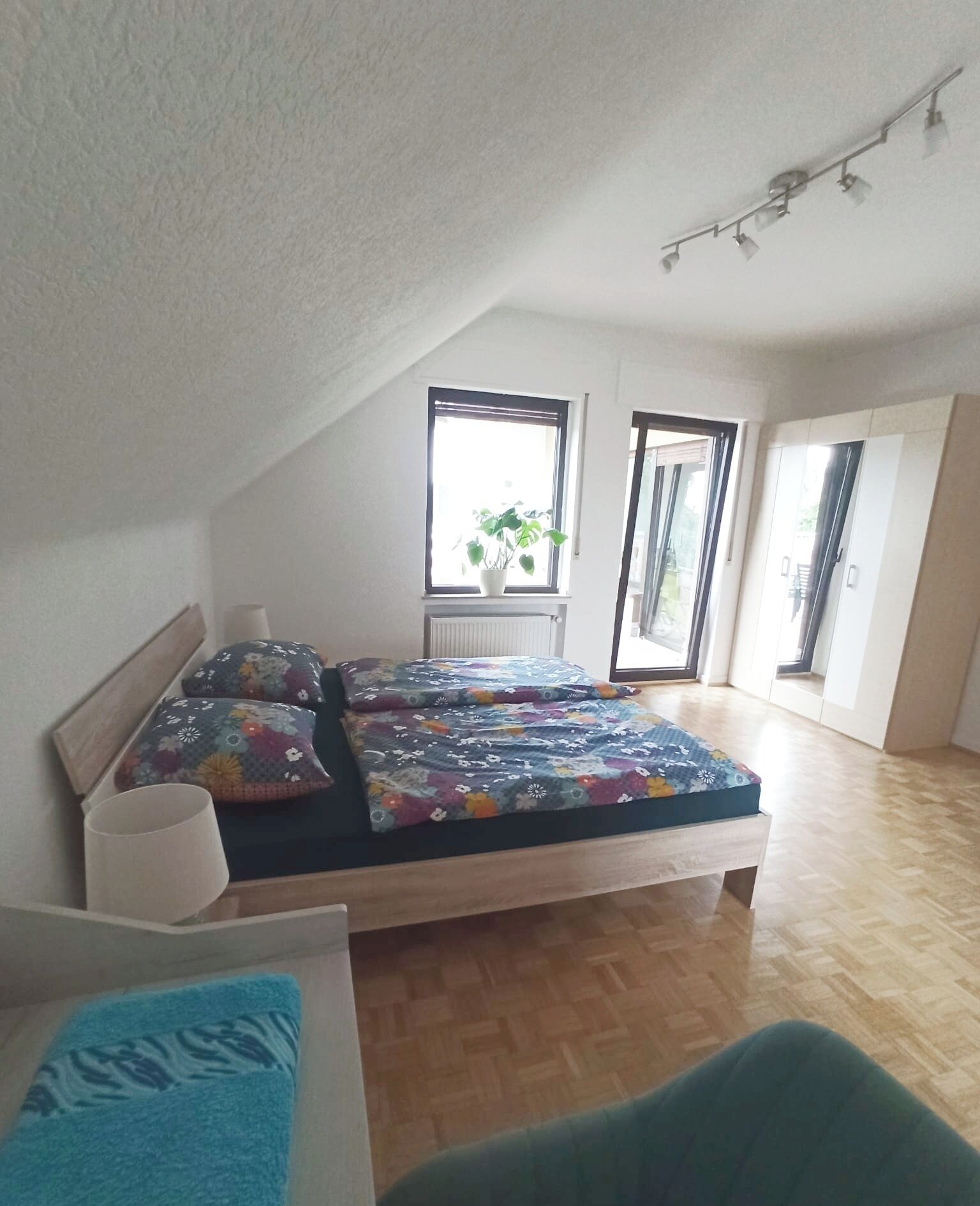 2 makuuhuonetta, työpöytä, ilmainen Wi-Fi