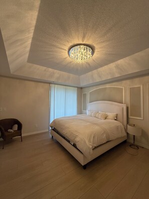 2 habitaciones, escritorio, tabla de planchar con plancha y wifi