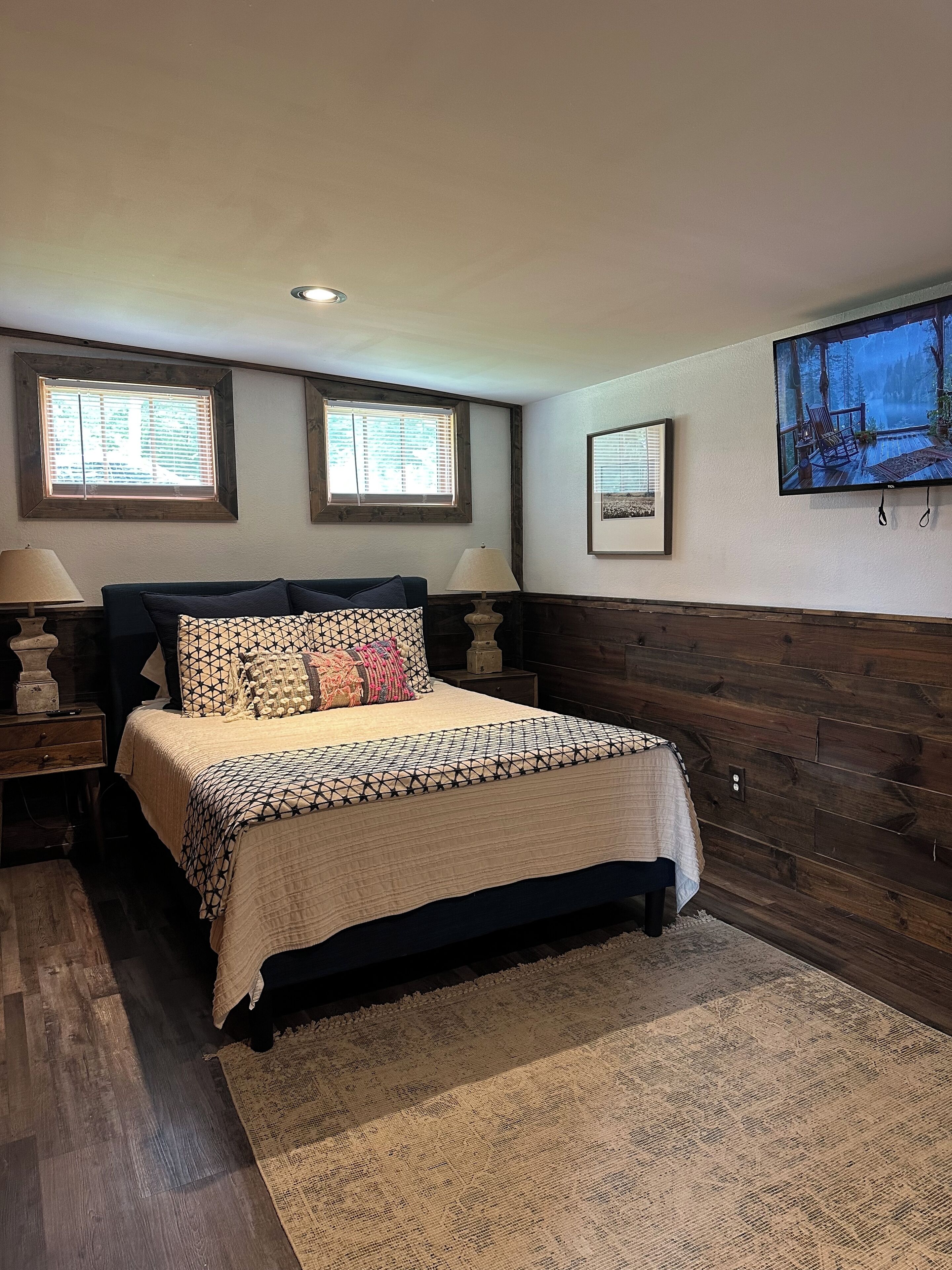 3 bedrooms, iron/ironing board, WiFi (free), bed sheets
