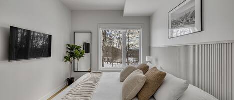 2 bedrooms, iron/ironing board, travel cot, WiFi