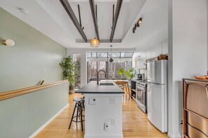 Stovetop, coffee/tea maker