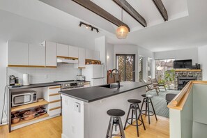 Stovetop, coffee/tea maker