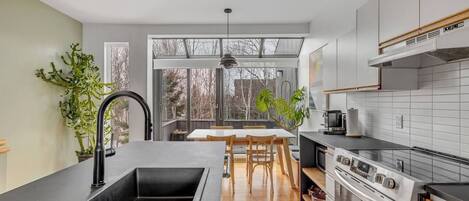 Stovetop, coffee/tea maker