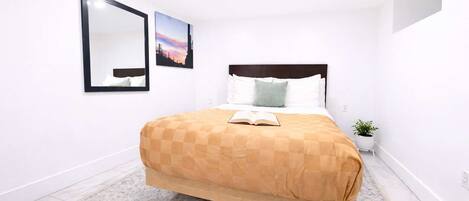 1 bedroom, desk, iron/ironing board, WiFi