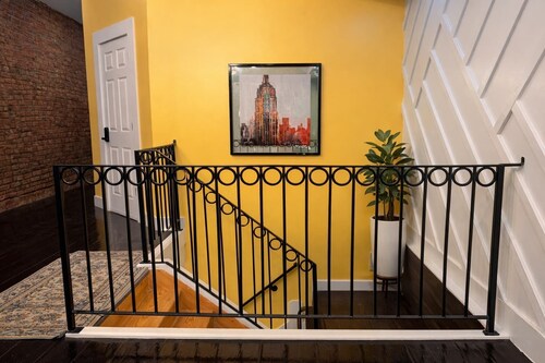 Lodgyy - Chic Double-bed Suite