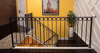 Lodgyy - Chic Double-bed Suite