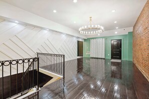 Interior - Lodgyy - Chic Double-bed Suite (Philadelphia)