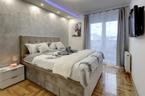 ENNA - Cozy 1-bedroom apartment with PRIVATE PARKING