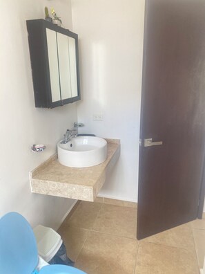 Towels, soap, toilet paper - Unbeatable lodging strategically located (Cancún)