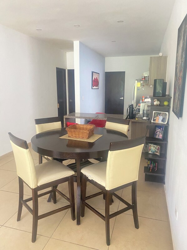 Dining - Unbeatable lodging strategically located (Cancún)
