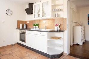 Kühlschrank, Mikrowelle, Geschirrspüler