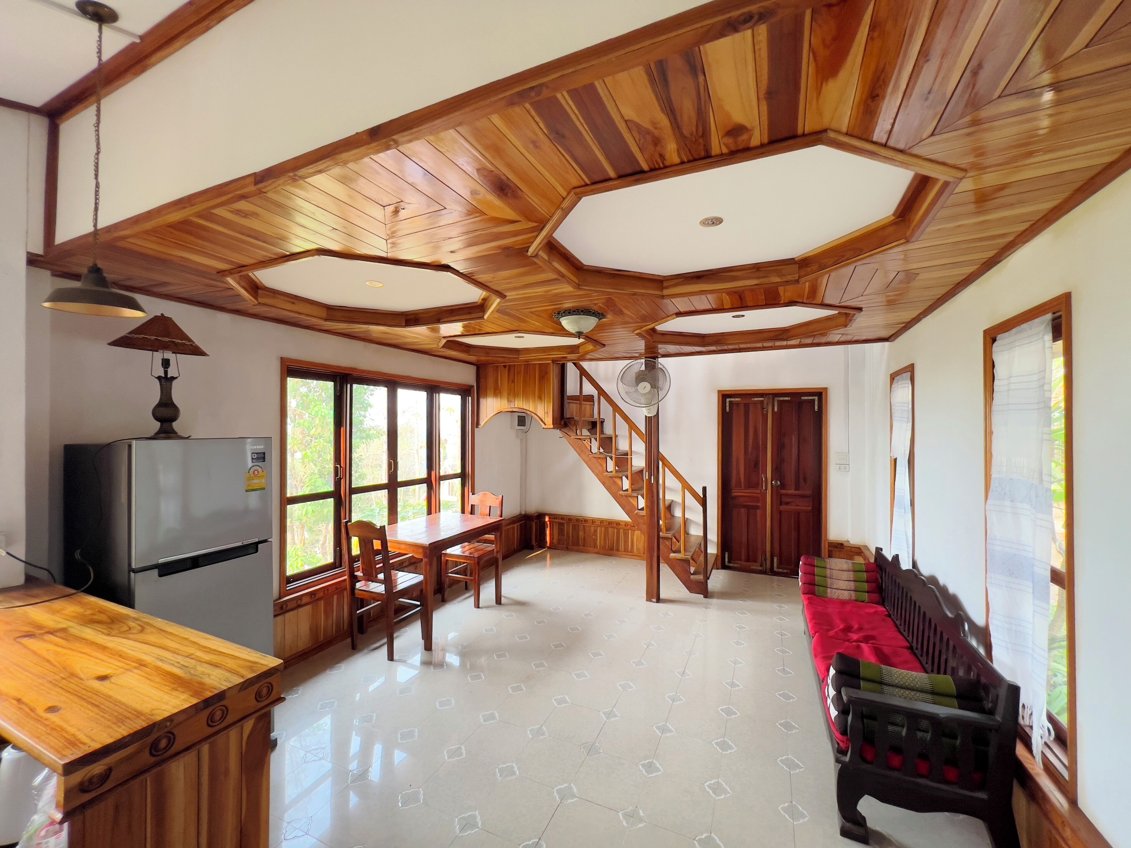 Deluxe Studio, Garden View | Living area