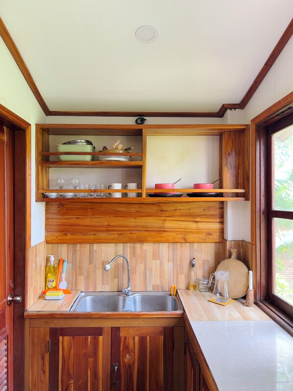 Deluxe Studio, Garden View | Private kitchen