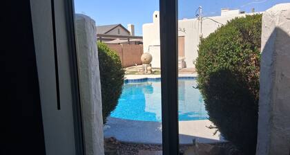 Perfect getaway in Central Phoenix. Private, safe. POOL.