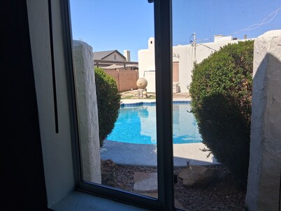 Perfect getaway in Central Phoenix. Private, safe. POOL.