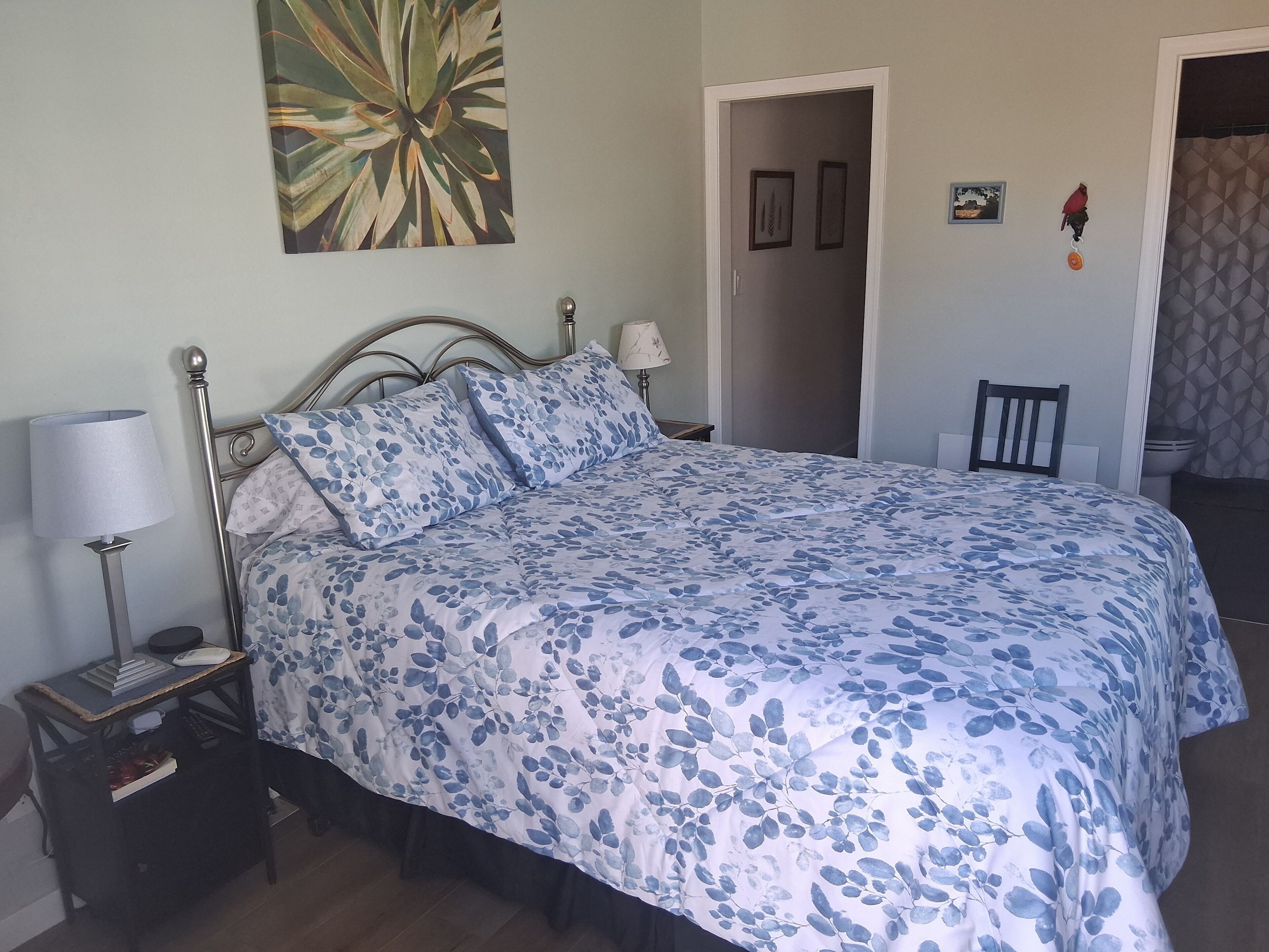 1 habitación, tabla de planchar con plancha, wifi y ropa de cama 
