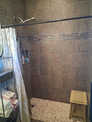 Shower, hair dryer, towels, soap - Perfect getaway in Central Phoenix.  Private, safe. POOL. (Phoenix)