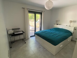4 chambres, fer et planche à repasser, Wi-Fi, draps fournis