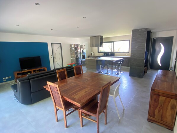 Interior - Quiet house with pool at the entrance to the Médoc, between the ocean and Bordeaux (Le Pian-Médoc)