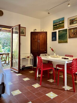 Dining - JUST A STONE'S THROW FROM THE PEEL BEACH (Stintino)