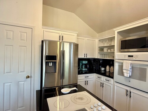 Casa Lava- 4-bedroom pool house in Killeen