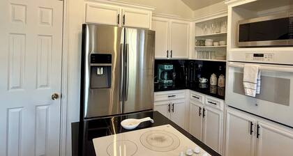 Casa Lava- 4-bedroom pool house in Killeen