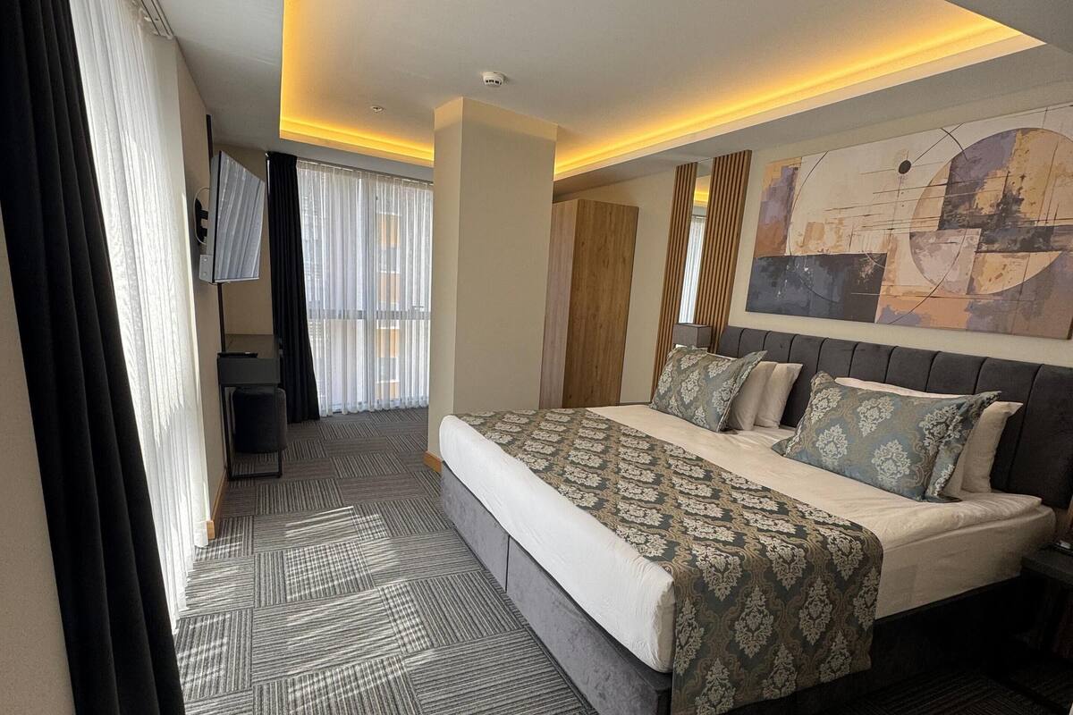 Family Room, City View