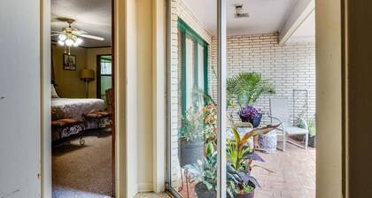 RETRO RETREAT - Perfect Get Away In Washington, La with WiFi, AC & MORE