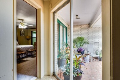 RETRO RETREAT - Perfect Get Away In Washington, La with WiFi, AC & MORE