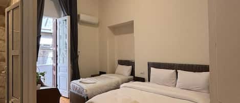 Hypo-allergenic bedding, free WiFi, bed sheets